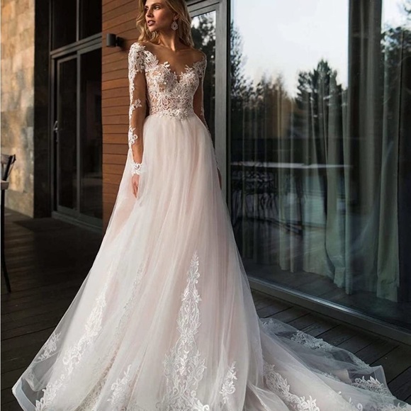 Champagne lace wedding gown - Picture 3 of 14